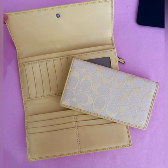 Coach Signature Trifold Wallet Sunshine Yellow Canvas Leather Trim - Picture 4 of 4